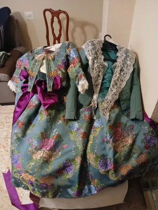 Traje de Fallera verde con encaje