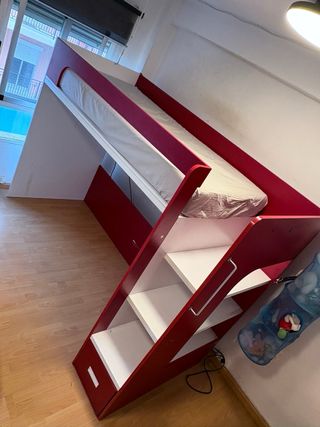 Estructura litera alta con estantes