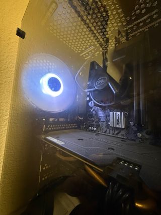 Ordenador Gaming, teclado raton y cascos