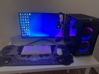 PC Gaming con Cascos, Teclado y Ratón