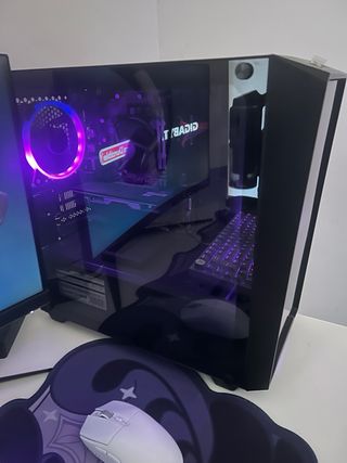 PC Gaming con Cascos, Teclado y Ratón