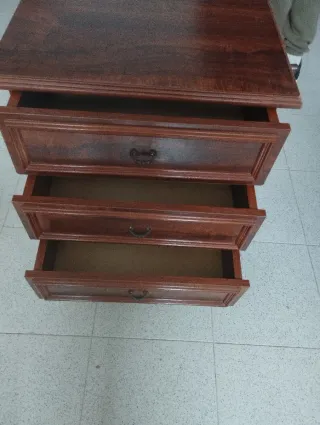Mesita de noche de madera