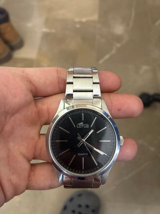 Reloj Lotus Negro y Dorado