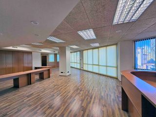 Oficina en alquiler en La Plana en Esplugues de Llobregat