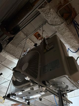 Climatizador Mitsubishi con compresor y termostato