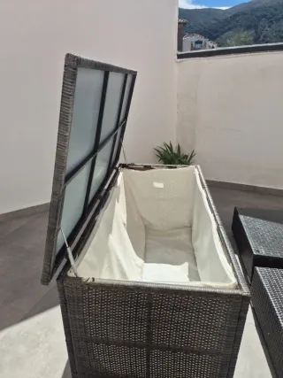 Baúl jardín XL con ruedas + Mesa baja + asiento ba
