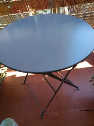 Mesa redonda plegable para balcón