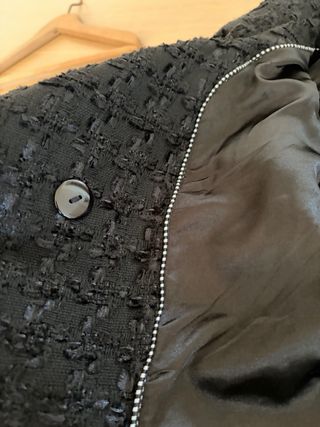 Chaqueta Teria Yabar Negra Botones Dorados
