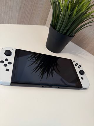 Nintendo Switch OLED Bianca