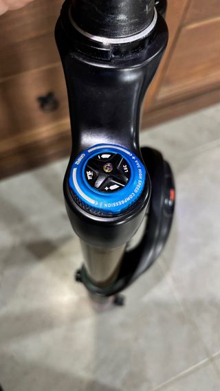 Horquilla Fox 38 Factory 170 grip2