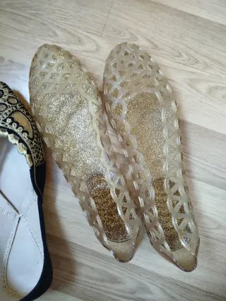 Zapatos tipo babucha y chanclas playa T39 y 37