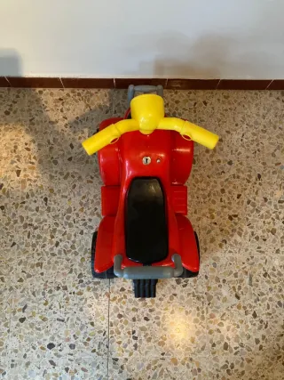 Quad infantil rojo y amarillo