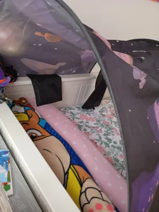Cabaña de cama infantil espacio