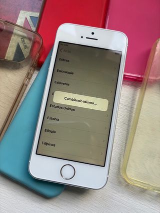 iPhone 5s con 6 fundas