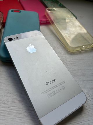 iPhone 5s con 6 fundas