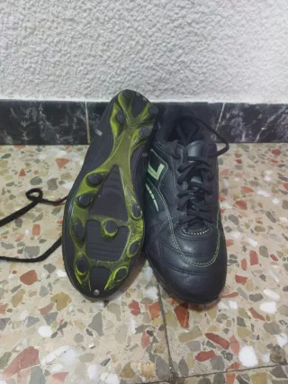 Botas de fútbol negras