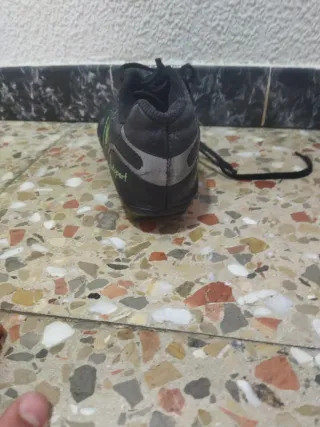 Botas de fútbol negras