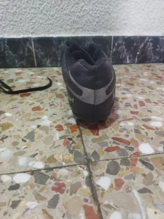 Botas de fútbol negras