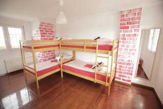 2 Literas Madera con 4 Colchones 1m x 2m