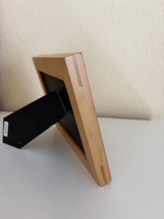 Marco de fotos de madera con hojas