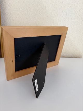 Marco de fotos de madera con hojas