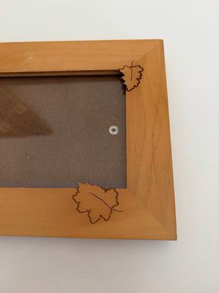 Marco de fotos de madera con hojas