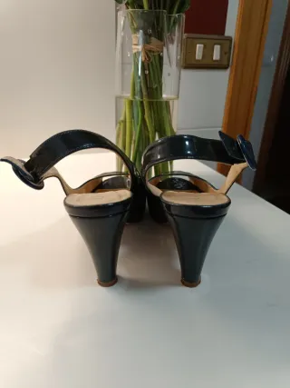 Zapatos Peep Toe Charol Unisa Azul Marino