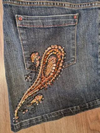 Minifalda vaquera con adornos