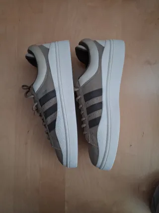 Zapatillas  Beige y Marrón Talla 45.5