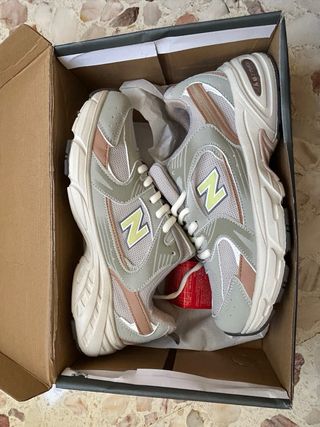 Zapatillas New Balance 530 Beige/Gris Talla 40