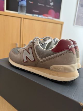 Zapatillas New Balance Beige, Rojo y Gris