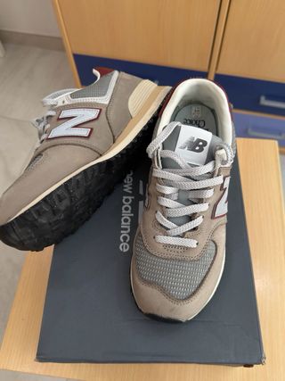 Zapatillas New Balance Beige, Rojo y Gris