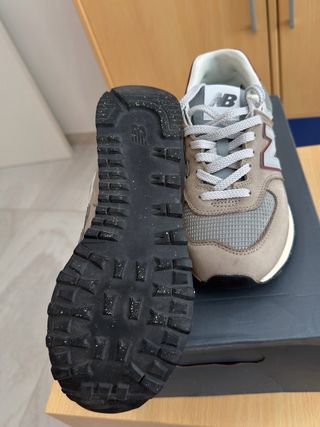 Zapatillas New Balance Beige, Rojo y Gris