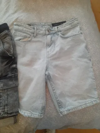 Pantalones cortos vaqueros desgastados