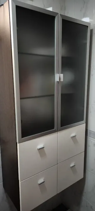 Mueble de baño wengue y blanco