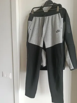 Chándal Nike Tech Negro y Gris