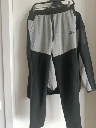 Chándal Nike Tech Negro y Gris