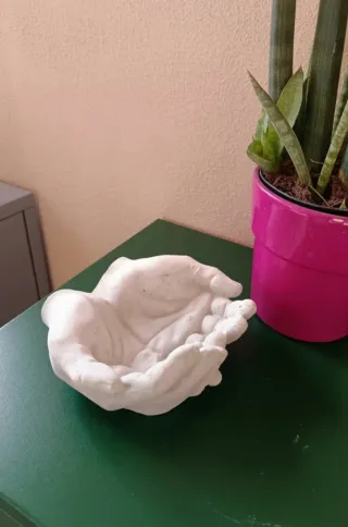 Statuetta mani in pietra arredamento casa giardino