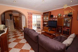 Casa adosada en venta en Castell (Es)