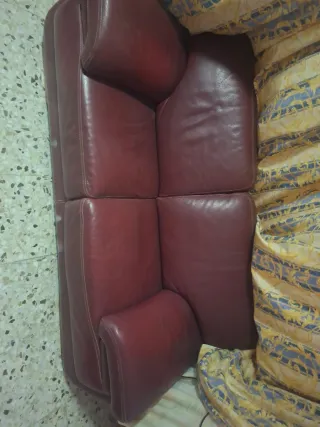 Sofá de piel rojo/marrón