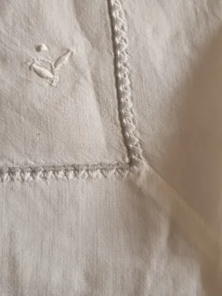 Lenzuola antiche ricamate in cotone