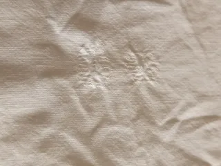 Lenzuola antiche ricamate in cotone