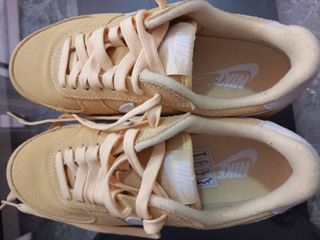 Zapatillas Nike Amarillas y Blancas