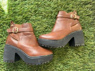 Botines de tacón grueso marrones