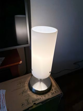 Lámpara de mesa táctil cilíndrica