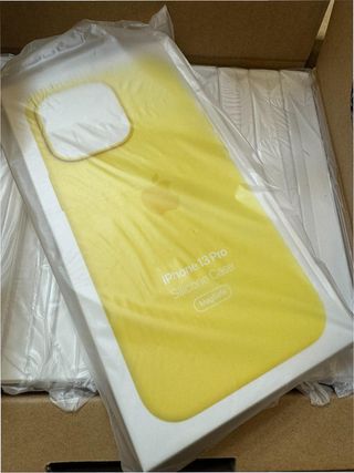 Funda iPhone 13 Pro Silicona MagSafe Amarilla