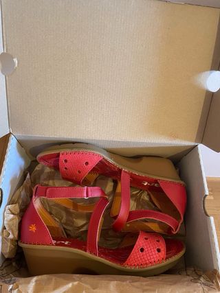 Sandalias cuña cuero ART rojas