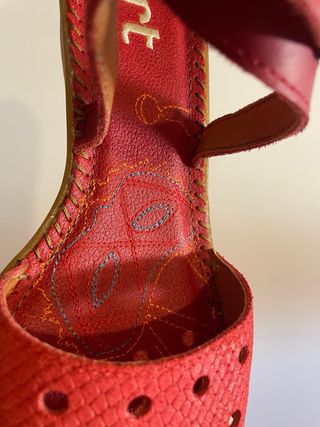 Sandalias cuña cuero ART rojas