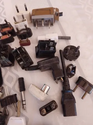 Lote enchufes y piezas antiguas