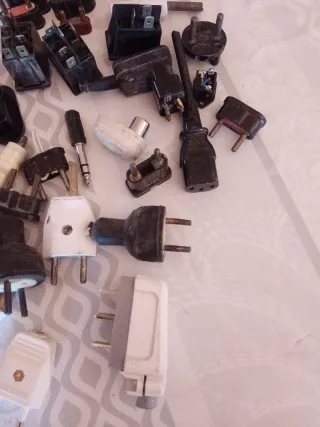 Lote enchufes y piezas antiguas